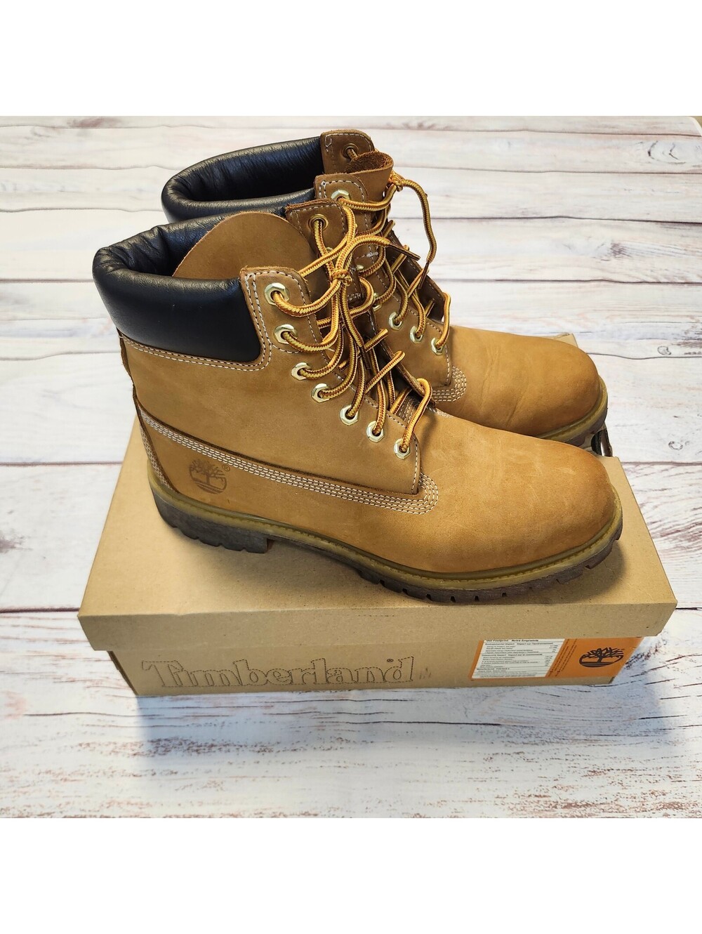 Timberland Classic 6-Inch Waterproof Boots in Wheat Nubuck Leather Men's Size 9